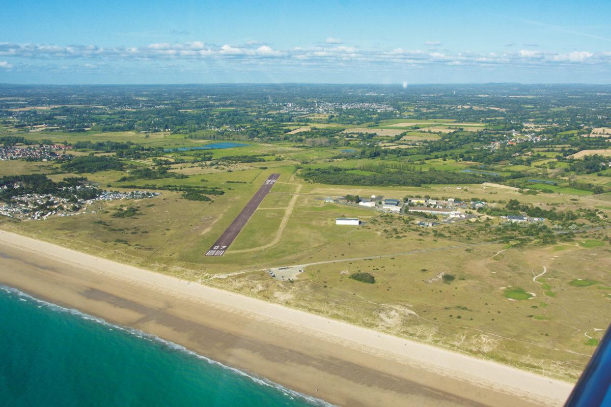 Aérodrome de Granville-Bréville — piste vue du ciel